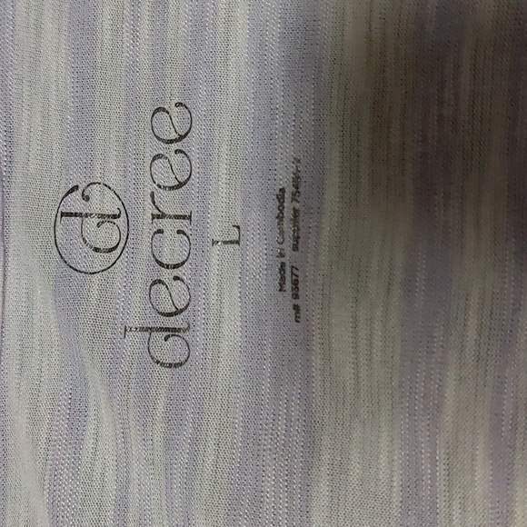 Decree V-neck shortsleeve tee, lavender and white, size L - Picture 5 of 6